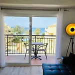 Modern Sea-view Stay, Hébergement de vacances