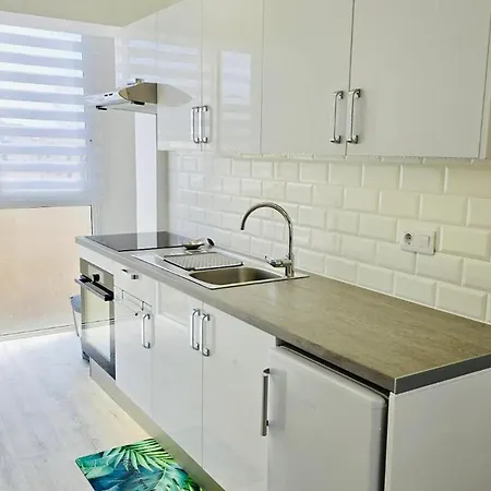 Modern Sea-view Stay, Tatil Evi *