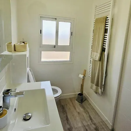 Modern Sea-view Stay, *