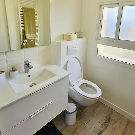 Modern Sea-view Stay, *