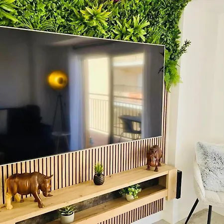 Modern Sea-view Stay,