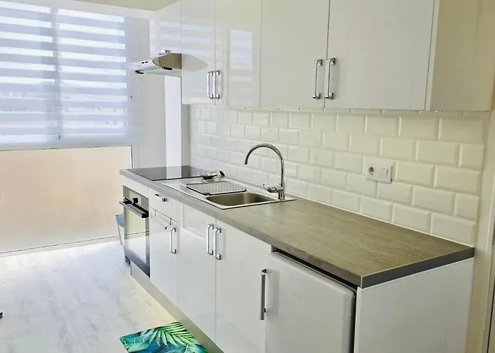 Modern Sea-view Stay, Tatil Evi *