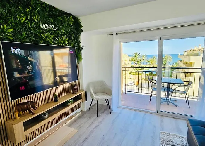 Feriehus Modern Sea-view Stay,