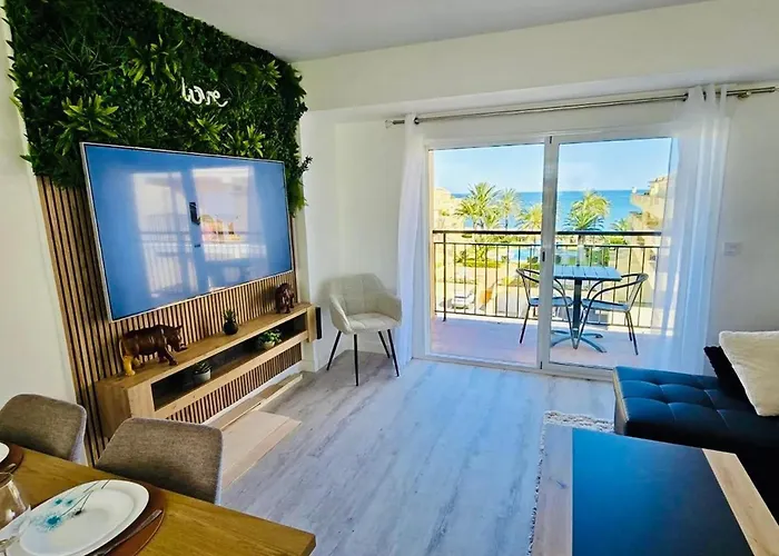 Modern Sea-view Stay, Feriehus Dénia