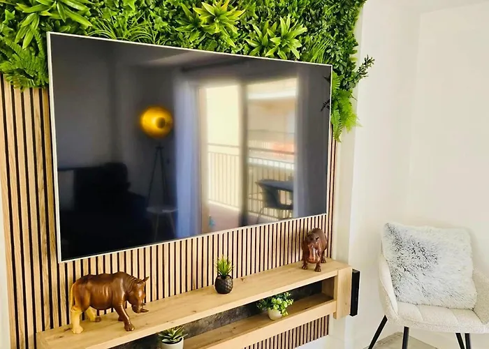 Modern Sea-view Stay,