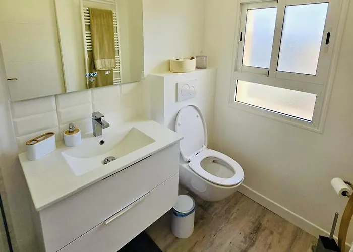 Modern Sea-view Stay, *